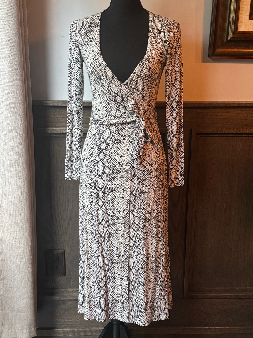 Good American  snake print wrap midi dress  sz 0 - Picture 2 of 10